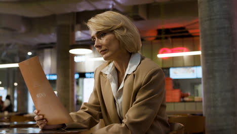 Woman-sitting-at-the-restaurant