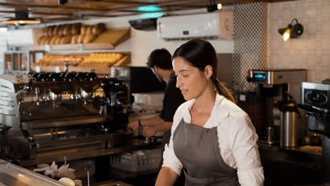 Baristas-working-in-coffee-shop