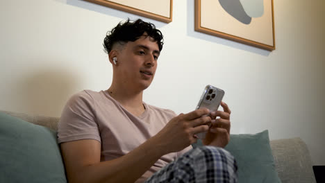 Young-man-with-earpods-at-home