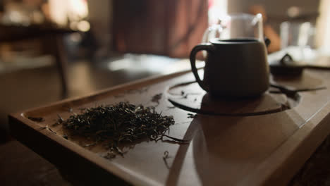 Herbs-on-wooden-table