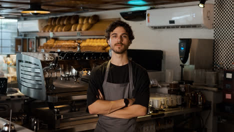 Barista-looking-at-the-camera