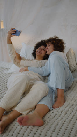 Lovely-couple-laying-on-bed