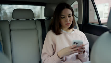 Woman-travelling-in-a-car