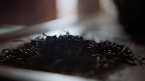 Herbs-on-wooden-table