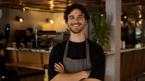 Barista-looking-at-the-camera