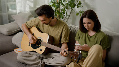 Couple-sitting-on-the-sofa