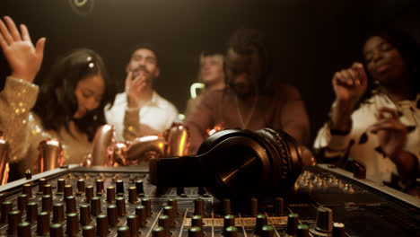 Headphones-on-mixing-table-at-the-club