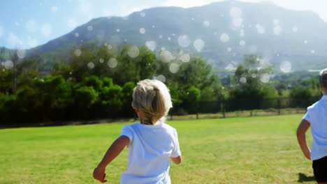 Puntos-De-Luz-Blanca-En-Movimiento-Con-Niños-Corriendo