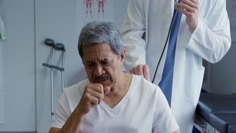 Arzt-Und-Patient-In-Einem-Krankenhaus