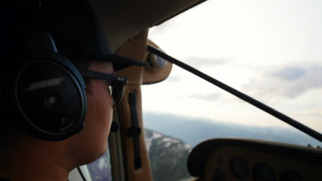 Pilot-flying-aircraft-in-cockpit-4k