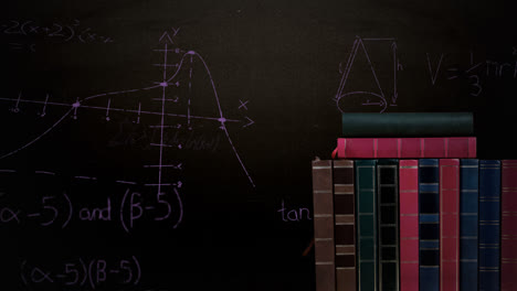 Stapel-Bücher-Und-Mathematische-Gleichungen-Und-Grafiken