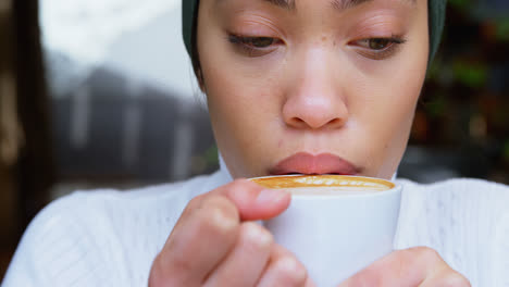 Woman-having-coffee-in-cafeteria-4k