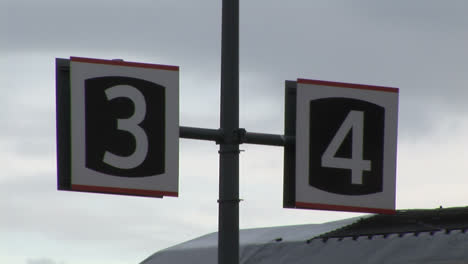 Stock-Footage-Bahnsteig-Statisch