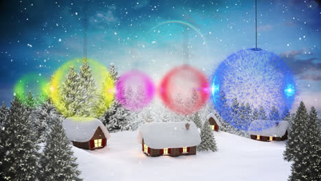 Mehrere-Christbaumschmuck-Dekorationen-Hängen-Gegen-Schnee-Fällt-über-Winterlandschaft