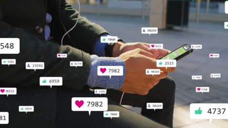 Animation-Von-Social-Media-Symbolen-Vor-Dem-Mittelteil-Eines-Geschäftsmannes,-Der-Auf-Der-Straße-Sein-Smartphone-Benutzt