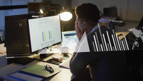 Animación-Del-Procesamiento-De-Datos-Contra-Un-Hombre-Birracial-Cansado-Que-Usa-Una-Computadora-Portátil-Trabajando-Hasta-Tarde-En-La-Oficina