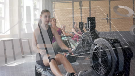 Animation-Von-Daten-Auf-Der-Benutzeroberfläche-über-Kaukasischen-Frauen-Beim-Training-An-Rudergeräten-Im-Fitnessstudio