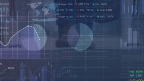 Animación-Del-Procesamiento-De-Datos-Del-Mercado-De-Valores-Contra-Una-Sección-Baja-De-Personas-En-Escaleras-Mecánicas-En-La-Oficina