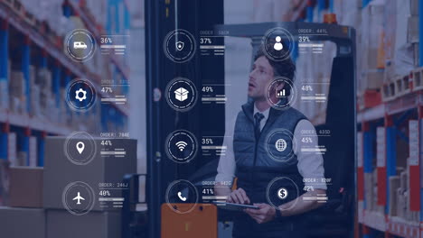 Animación-Del-Procesamiento-De-Datos-Sobre-Un-Supervisor-Masculino-Caucásico-Usando-Una-Tableta-Para-Verificar-El-Stock-En-El-Almacén