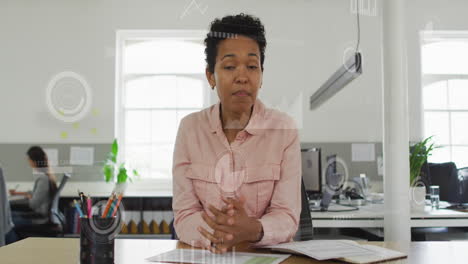 Animación-De-Gráficos,-Barras-De-Carga,-Círculos,-Mujer-Birracial-Discutiendo-Y-Despidiéndose-En-Videollamada