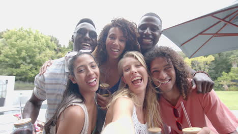 Group-of-friends-enjoying-a-moment-together-outdoors