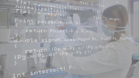 Animación-Del-Procesamiento-De-Datos-Científicos-Sobre-Una-Científica-Caucásica-En-Laboratorio