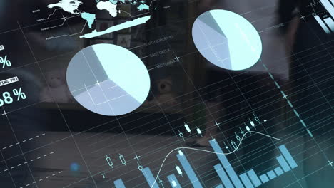 Animación-Del-Procesamiento-De-Datos,-Mercado-De-Valores-Y-Mapa-Mundial-Sobre-Personas-Caminando