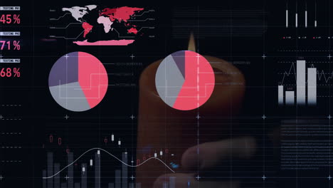 Animación-Del-Diagrama,-Procesamiento-De-Datos-Y-Mapa-Mundial-Sobre-La-Mano-Sosteniendo-Una-Vela