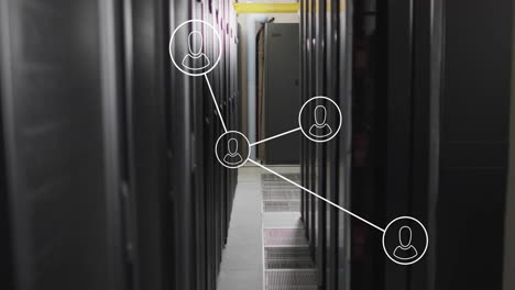 Animation-Eines-Verbindungsnetzwerks-Mit-Symbolen-Und-Datenverarbeitung-über-Computerserver