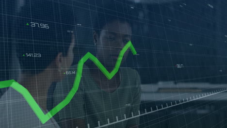 Animación-De-La-Línea-Verde-Y-El-Procesamiento-De-Datos-Financieros-Sobre-Diversos-Empresarios-En-El-Cargo