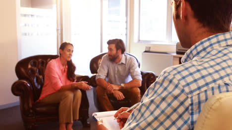 Couple-having-discussion-with-therapist