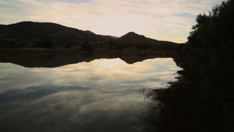 Escena-De-La-Naturaleza-En-Sudáfrica-Al-Atardecer