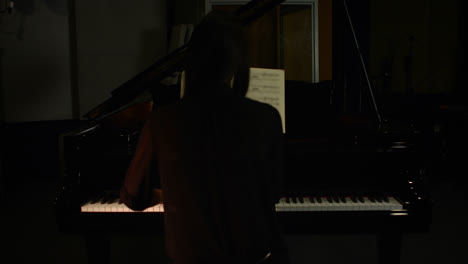 Woman-playing-a-piano