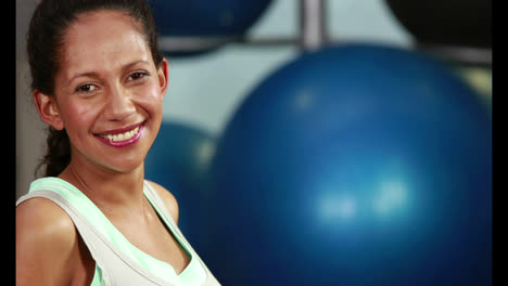 Mujer-Embarazada-En-El-Gimnasio