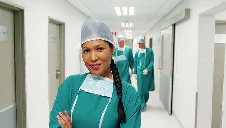 Portrait-of-nurse-standing-with-arms-crossed