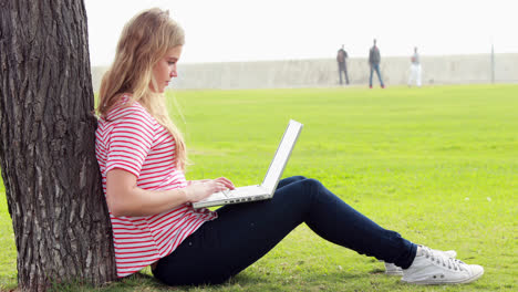 Pretty-girl-using-her-laptop