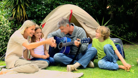 Family-singing-together