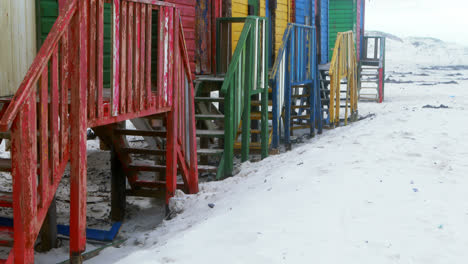 Bunte-Strandhütte-Am-Strand