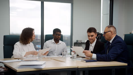 Businesspeople-in-a-meeting