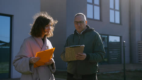 Man-and-woman-at-the-backyard