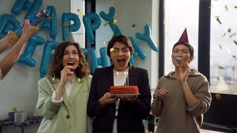 Fiesta-De-Cumpleaños-En-La-Oficina