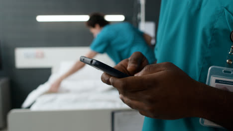 Nurse-using-phone