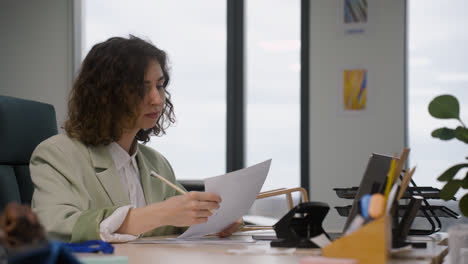 Leute,-Die-Im-Büro-Arbeiten