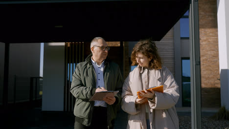 Man-and-woman-walking-around-the-neighbourhood