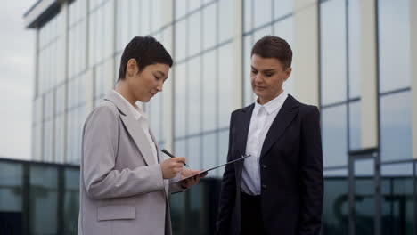 Short-haired-women-outside-the-building