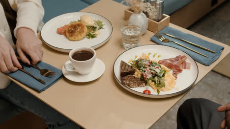 Couple-at-restaurant