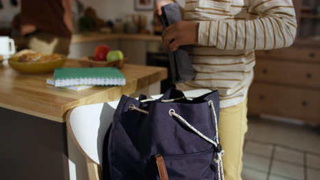 Kid-getting-ready-for-school