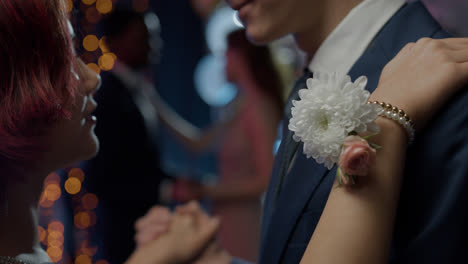 Adolescentes-En-El-Baile-De-Graduación