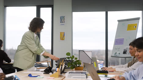 Leute,-Die-Im-Büro-Arbeiten