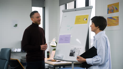 Leute,-Die-Im-Büro-Arbeiten